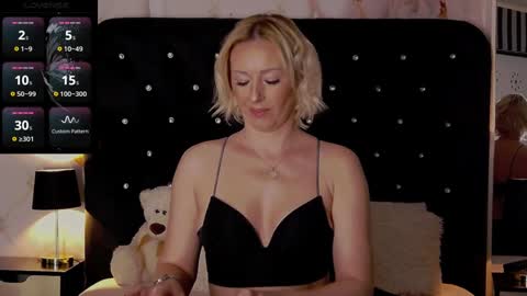 Olivia online show from 01/31/25, 04:58