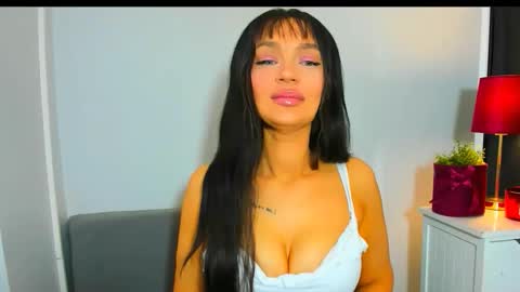 OliviaWomen online show from 04/25/26, 05:32