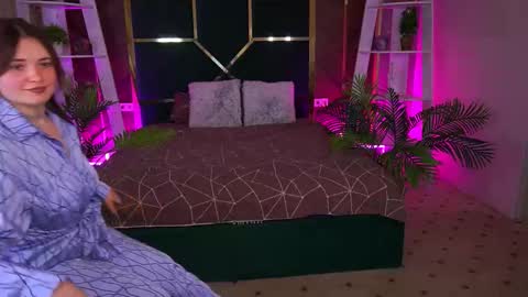 Snapshot of oliviia_rose chatting on 12/14/25, 08:13 oliviia_rose online show from 12/14/25, 08:13