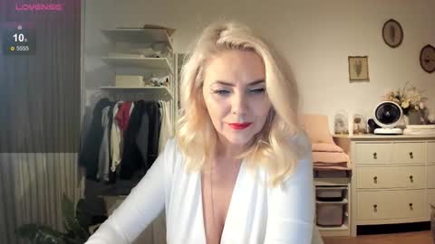 ollalla7 online show from 11/02/25, 06:43