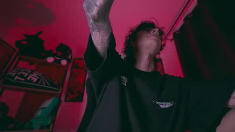 Snapshot of olliver___y chatting on 02/04/26, 02:28 online show from 02/04/26, 02:28