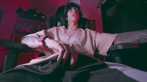 Snapshot of olliver___y chatting on 03/05/26, 07:48 online show from 03/05/26, 07:48