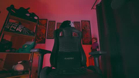 Snapshot of olliver___y chatting on 03/13/26, 03:02 online show from 03/13/26, 03:02