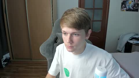 Snapshot of olvr_zoolander chatting on 11/17/25, 10:04 Oliver and Mira online show from 11/17/25, 10:04