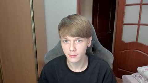 Snapshot of olvr_zoolander chatting on 01/17/26, 07:39 Oliver and Mira online show from 01/17/26, 07:39