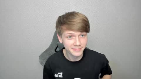 Snapshot of olvr_zoolander chatting on 02/07/26, 06:22 Oliver and Mira online show from 02/07/26, 06:22