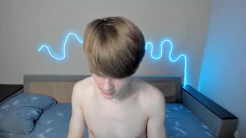 Snapshot of olvr_zoolander chatting on 02/18/26, 09:49 Oliver and Mira online show from 02/18/26, 09:49