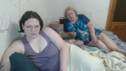 OlyaAndNetty online show from 02/19/25, 08:41