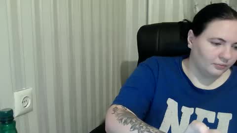 OlyaAndNetty online show from 10/22/25, 07:02