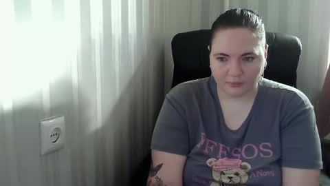 OlyaAndNetty online show from 10/27/25, 07:23