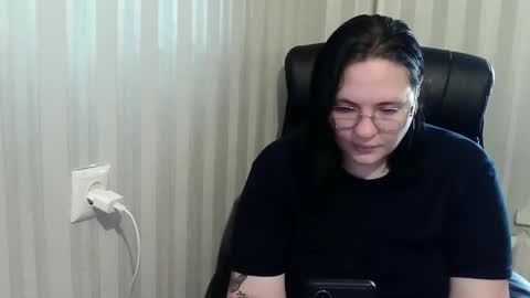 OlyaAndNetty online show from 10/28/25, 10:30