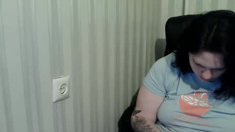 OlyaAndNetty online show from 10/31/25, 02:07