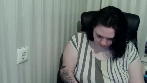 OlyaAndNetty online show from 11/04/25, 07:18