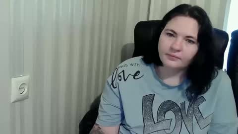 OlyaAndNetty online show from 11/06/25, 09:32