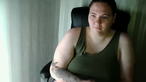 OlyaAndNetty online show from 11/12/25, 02:56