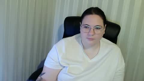 OlyaAndNetty online show from 11/14/25, 06:50