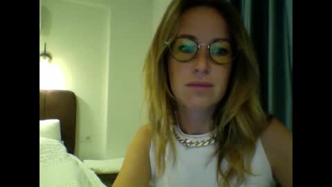 olyra11 online show from 01/06/26, 09:07