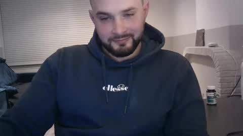 Snapshot of omgwhereim chatting on 02/18/25, 05:53 omgwhereim online show from 02/18/25, 05:53