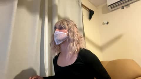 Snapshot of omgyesgurl chatting on 12/31/24, 04:06 amy 3 online show from 12/31/24, 04:06