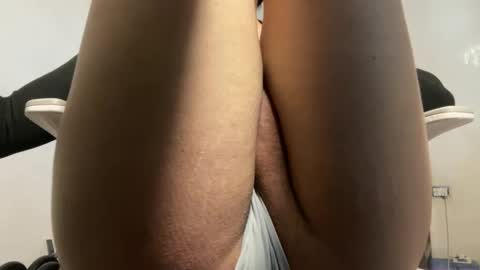 Snapshot of omgyesgurl chatting on 02/02/25, 10:39 amy 3 online show from 02/02/25, 10:39