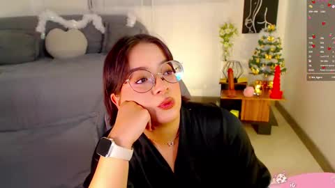 Snapshot of omgzarah chatting on 12/18/24, 04:17 Zarah 3 online show from 12/18/24, 04:17