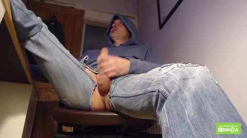 Snapshot of one_balled_wonder chatting on 01/08/25, 03:50 one balled wonder online show from 01/08/25, 03:50