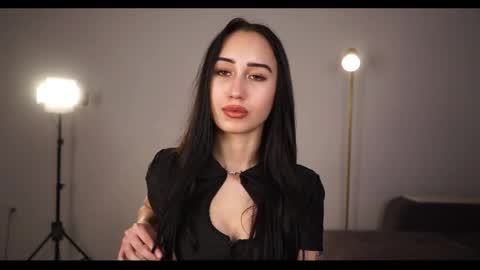 Mia online show from 05/18/26, 08:31