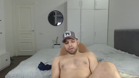 Snapshot of onebestlover chatting on 03/05/25, 03:29 onebestlover online show from 03/05/25, 03:29
