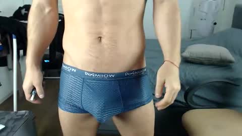 Snapshot of onebestlover chatting on 12/15/25, 08:40 onebestlover online show from 12/15/25, 08:40