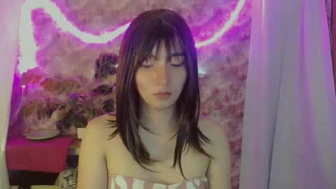 Snapshot of onelesslonelygirl69 chatting on 06/10/26, 06:18 KLIER online show from 06/10/26, 06:18