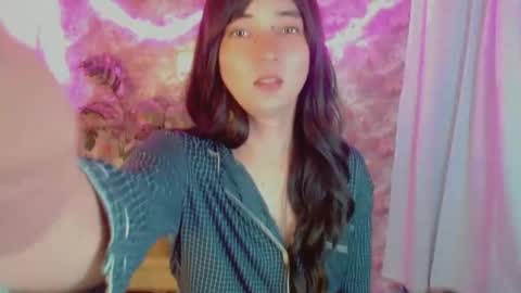 Snapshot of onelesslonelygirl69 chatting on 07/21/26, 12:02 KLIER online show from 07/21/26, 12:02