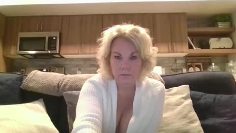 Snapshot of oneoften1000 chatting on 01/26/25, 04:20 couple mature milf bigboobs curvy mommydaddy online show from 01/26/25, 04:20