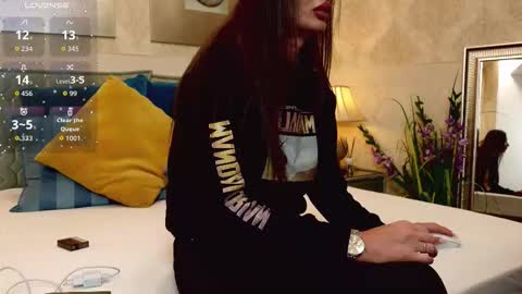 Snapshot of oneoutrageous chatting on 10/01/25, 03:07 OutrageousOne online show from 10/01/25, 03:07