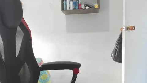 Snapshot of onewhiteboichub chatting on 12/02/24, 08:11 Andres INDEPENDENT MODEL online show from 12/02/24, 08:11