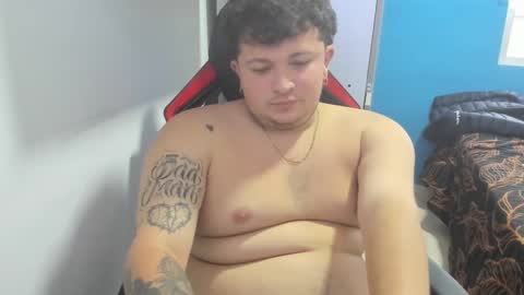 Snapshot of onewhiteboichub chatting on 02/12/25, 08:40 Andres INDEPENDENT MODEL online show from 02/12/25, 08:40