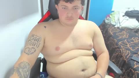 Snapshot of onewhiteboichub chatting on 02/17/25, 07:42 Andres INDEPENDENT MODEL online show from 02/17/25, 07:42