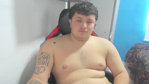 Snapshot of onewhiteboichub chatting on 02/20/25, 05:29 Andres INDEPENDENT MODEL online show from 02/20/25, 05:29