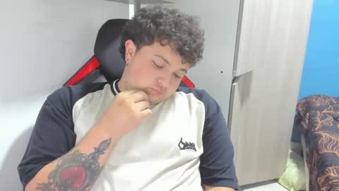 Snapshot of onewhiteboichub chatting on 02/28/25, 03:04 Andres INDEPENDENT MODEL online show from 02/28/25, 03:04