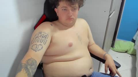 Snapshot of onewhiteboichub chatting on 09/09/25, 01:16 Andres INDEPENDENT MODEL online show from 09/09/25, 01:16