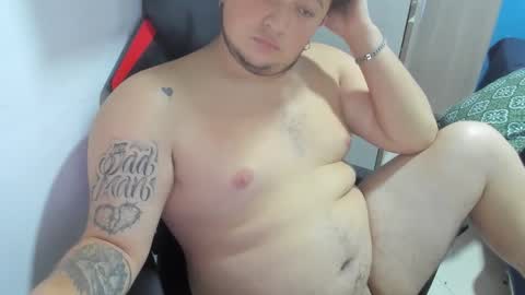 Snapshot of onewhiteboichub chatting on 11/01/25, 03:25 Andres INDEPENDENT MODEL online show from 11/01/25, 03:25