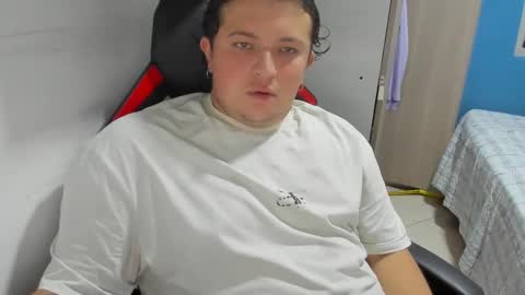 Snapshot of onewhiteboichub chatting on 11/09/25, 12:20 Andres INDEPENDENT MODEL online show from 11/09/25, 12:20