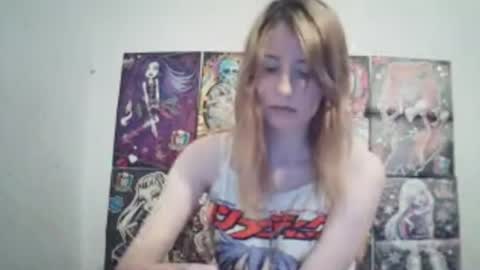 Snapshot of oniemilot chatting on 07/07/26, 07:51 Elara online show from 07/07/26, 07:51
