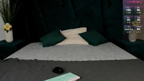 Erick  online show from 11/18/25, 07:35