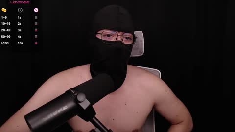 Snapshot of onlycosplayguy chatting on 11/04/25, 12:43 Dante online show from 11/04/25, 12:43