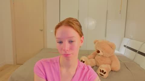 Snapshot of onlylily chatting on 11/06/25, 03:24 Lily online show from 11/06/25, 03:24