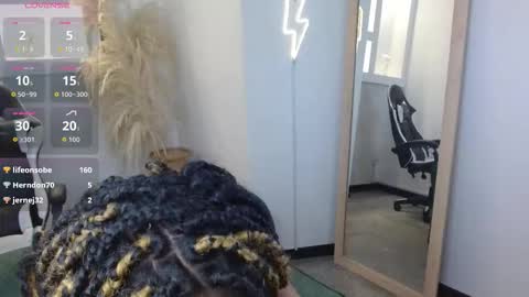 Snapshot of onyx_ebony chatting on 10/23/25, 03:44 onyx_ebony online show from 10/23/25, 03:44