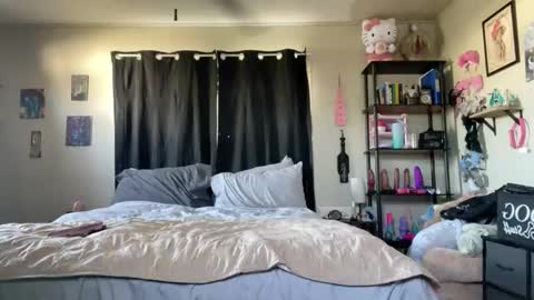 Snapshot of onyx_the_pupstar chatting on 11/15/25, 08:27 Onyx online show from 11/15/25, 08:27