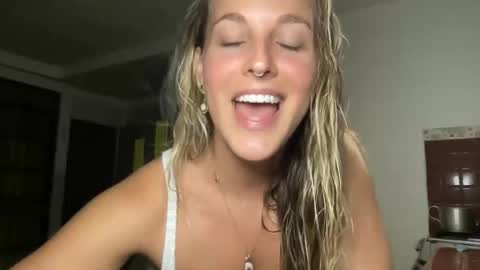 Snapshot of onyx_unleashed chatting on 10/21/25, 01:06 onyx_unleashed online show from 10/21/25, 01:06