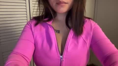 Snapshot of oohhellothere chatting on 09/11/25, 06:35 Miss Girly online show from 09/11/25, 06:35