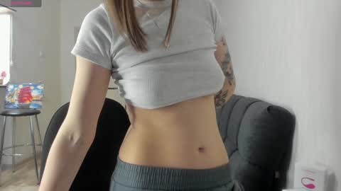 Snapshot of oops_britney chatting on 01/17/25, 07:08 Britney online show from 01/17/25, 07:08